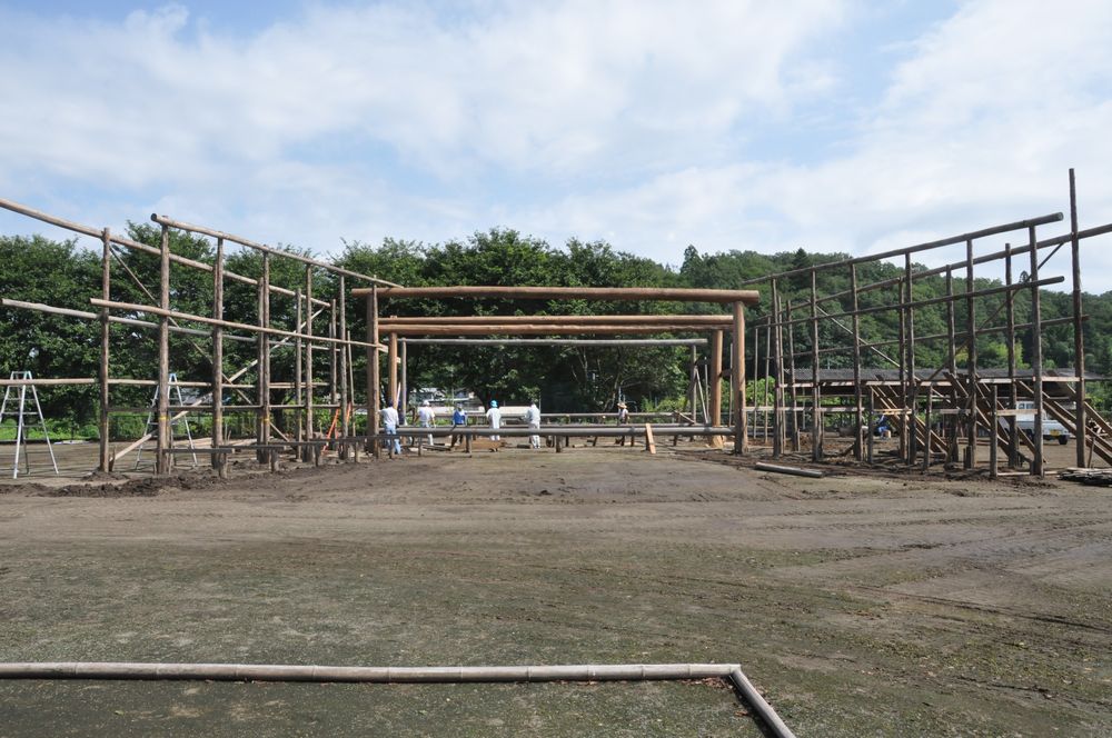 2019年公演に向けて、地鎮祭のあとの舞台組み立て