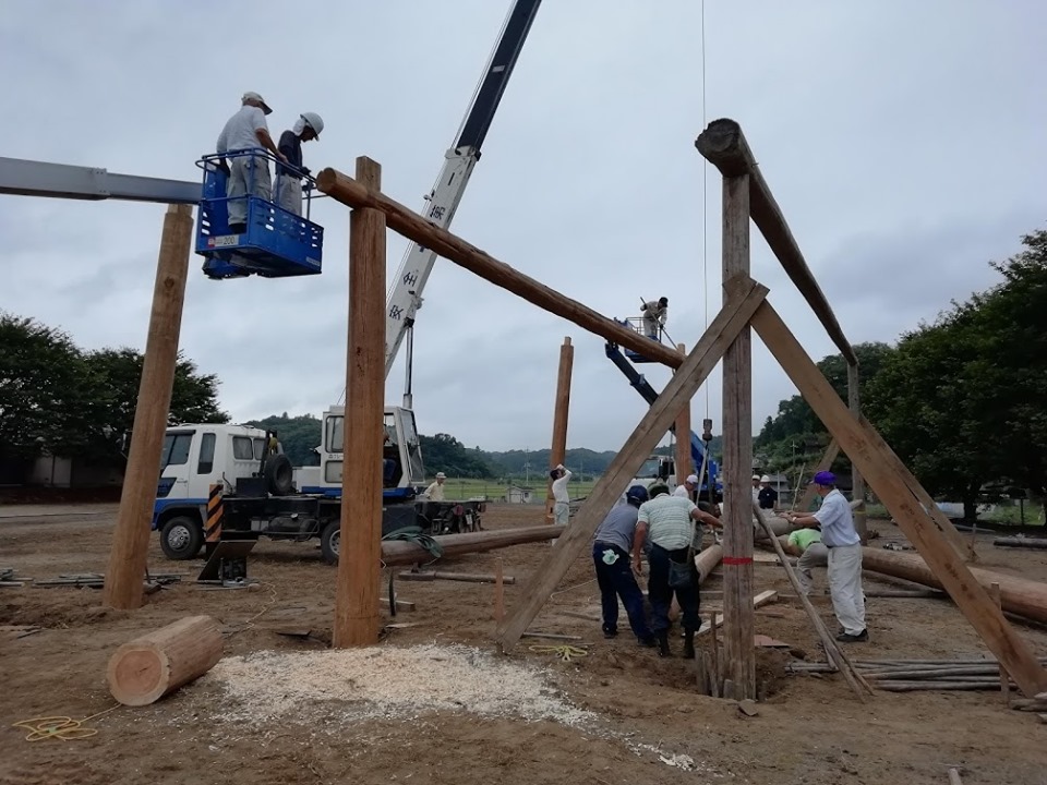 2019年公演に向けて、地鎮祭のあとの舞台組み立て