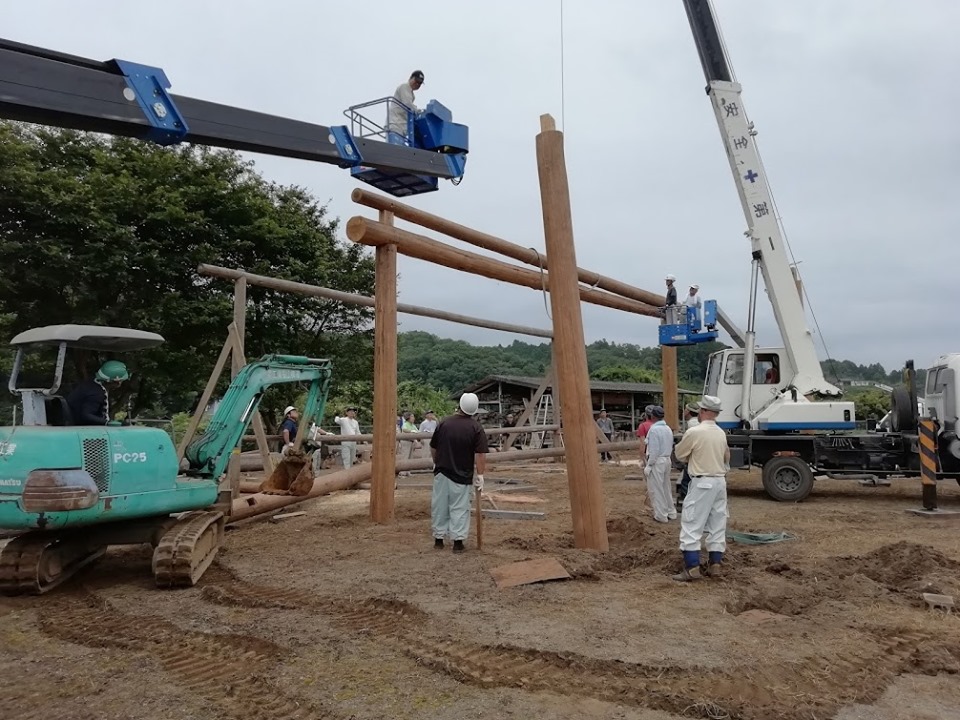 2019年公演に向けて、地鎮祭のあとの舞台組み立て